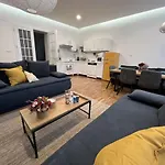 Top Location Large Apartment In The Heart Of City Centre Appartement *