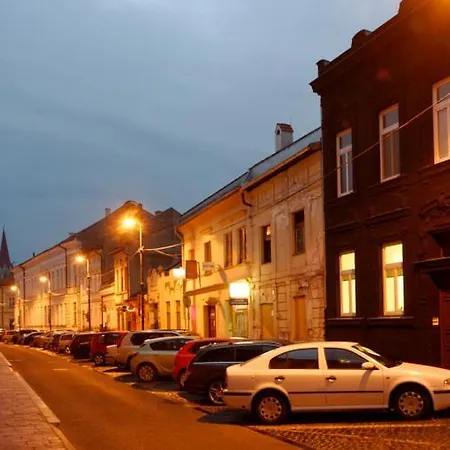 Location Large In The Heart Of Centre *