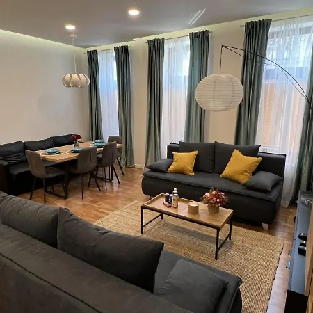 Flexihome Sk - Design - Location Close Centre - Big Squared Apartman *